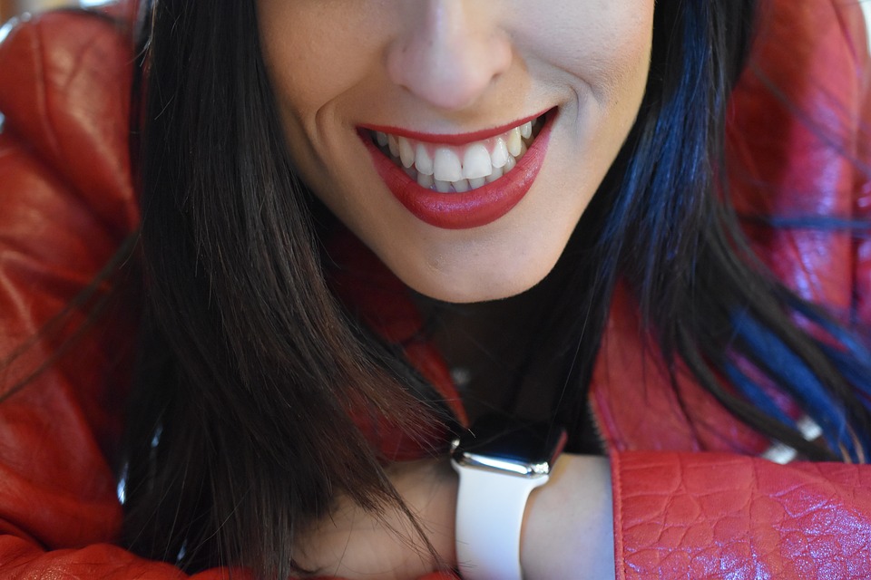 Teeth Whitening Orangeville Practitioners Use Ezlaze for Quick Bright Results smile 1500074 960 720